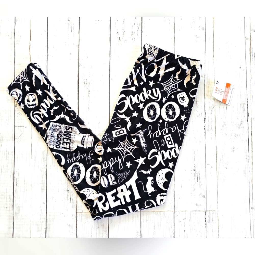 Two Left Feet Halloween Spooky Black & White Butter Soft Leggings Graphics